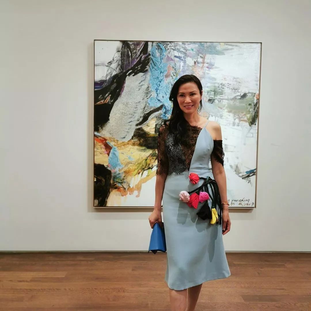 刚甩了23岁“小鲜肉”，50岁邓文迪又收割一超级富豪，来头不小