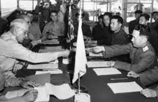 在朝鲜战争结束的第二年,有一艘载满了身穿国军军装士兵的轮船