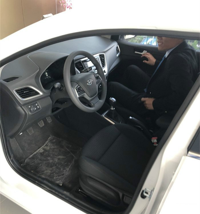 现代悦纳和帝豪17版哪个好,现代悦纳2020款自动挡落地价