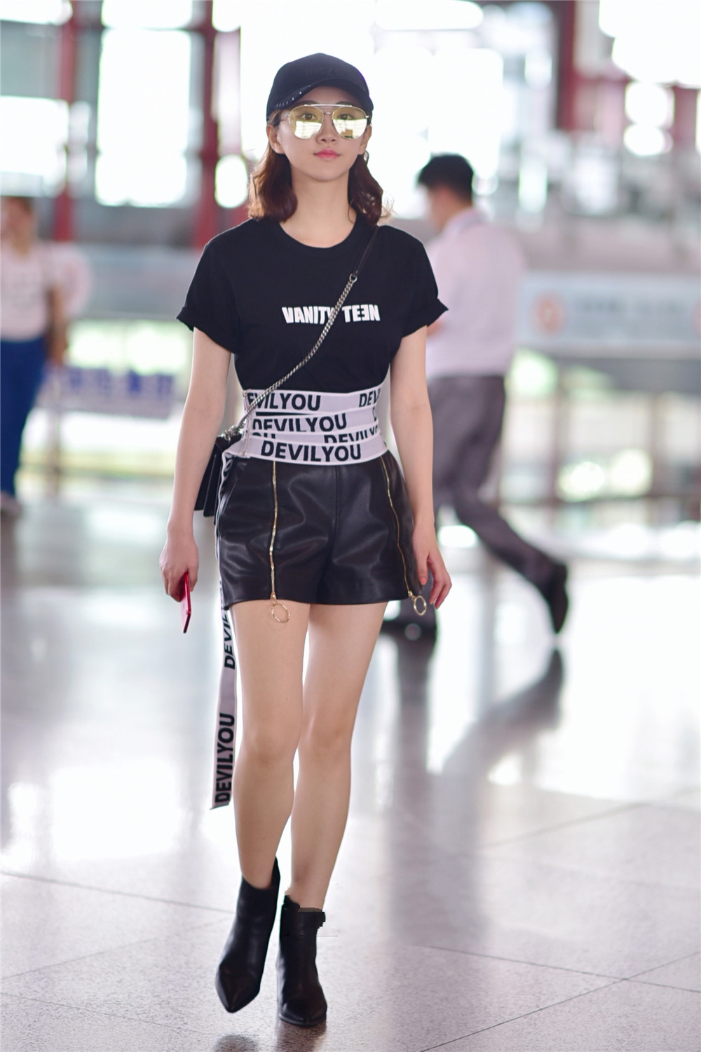 夏季穿短裤穿什么鞋不显腿短,夏季穿短裤搭配什么鞋子