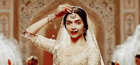 她赢得“世界之王”的独宠，成就了一段可能是史上最凄美的爱情！