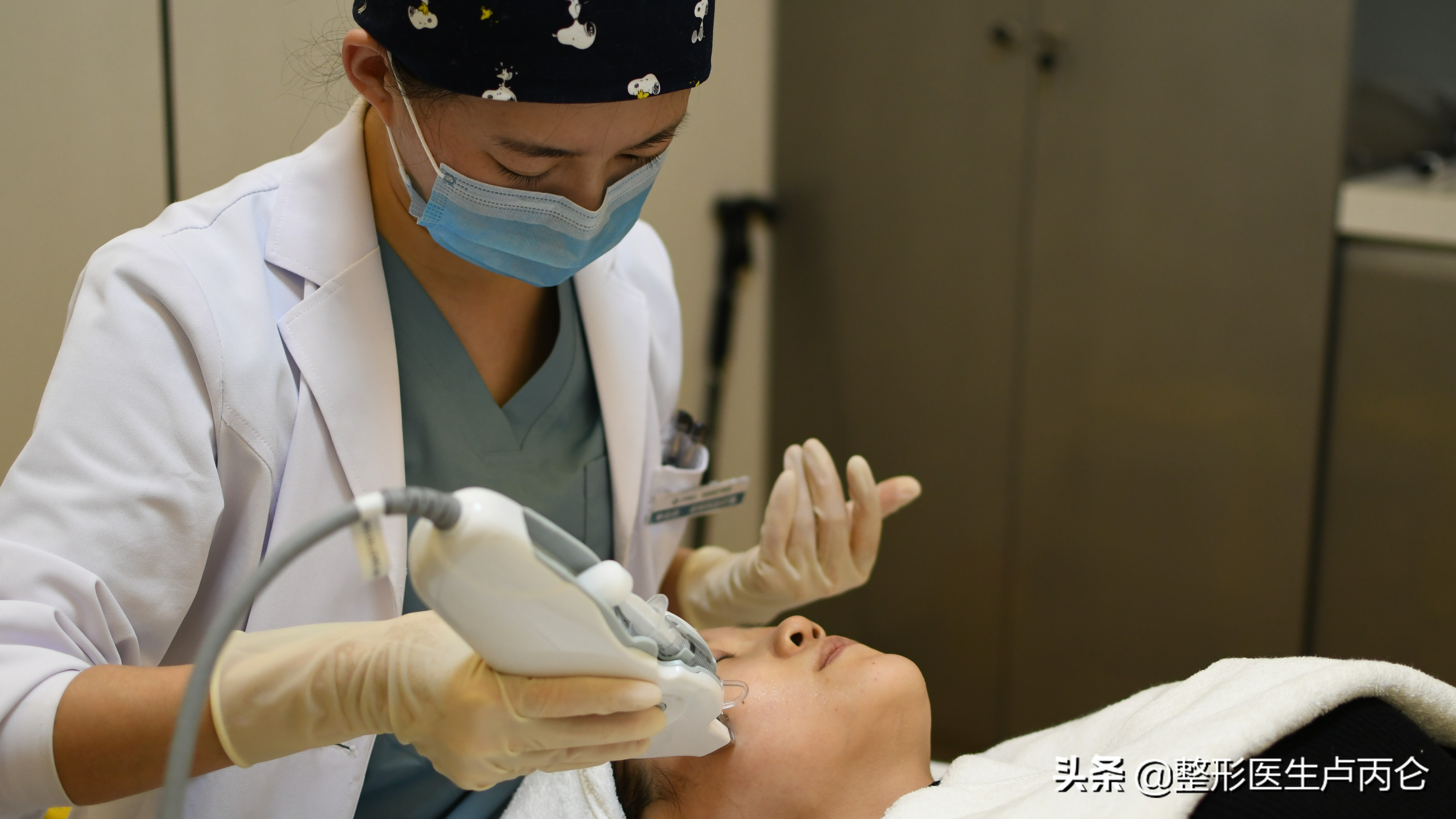 老人脸部皮肤出现皱纹怎么回事,皮肤是怎么形成疤痕的