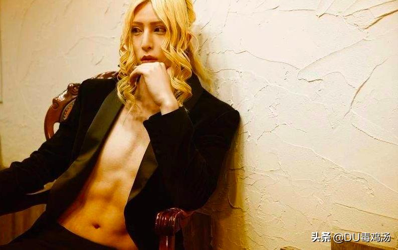 年入3亿男公关Roland:有钱女人拥有“爱情”,我才能拥有金钱