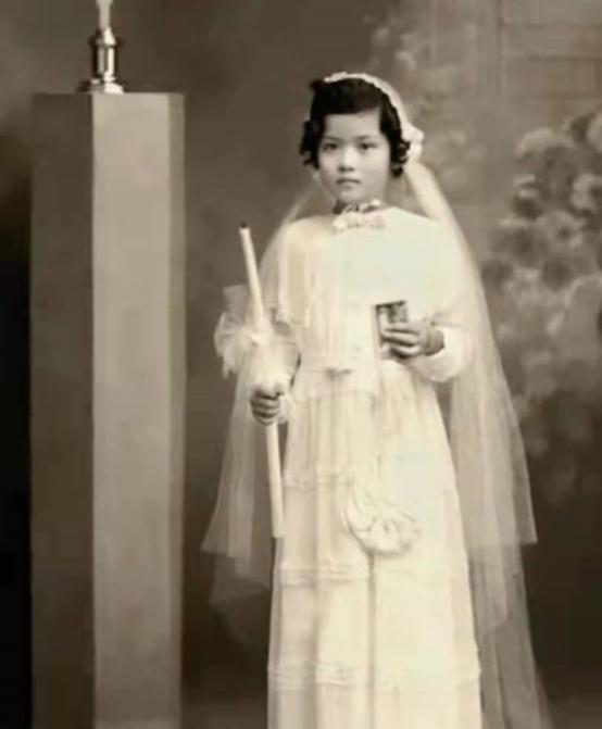 她曾获伟人世纪之吻，被称为菲律宾第一夫人，却在89岁判42年徒刑