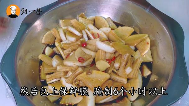 腌酸辣萝卜片的做法,酸辣爽脆心里美萝卜泡菜做法