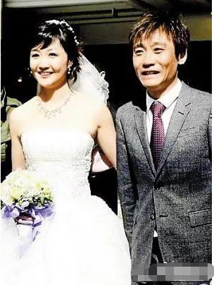 足球浪子高峰和那英,高峰那英足球