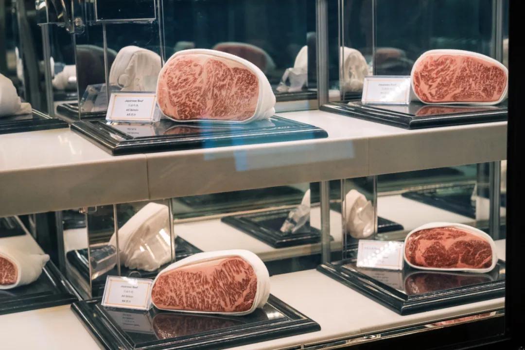 200块钱住北京,200块住酒店吃大餐