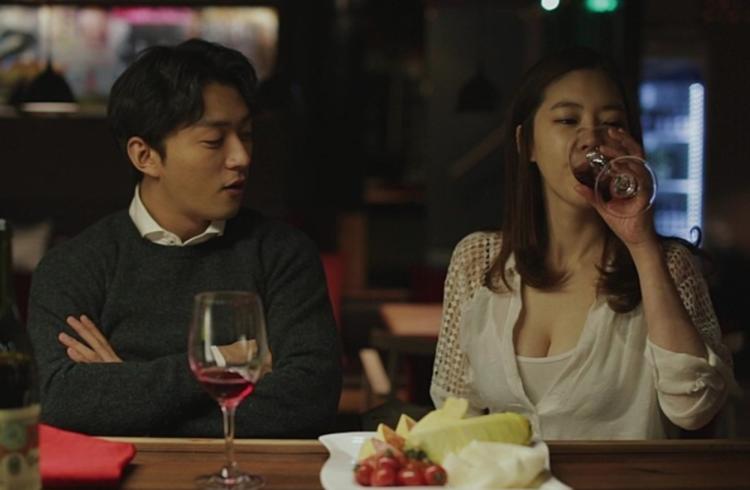 她是韩国国民妖精，内衣外穿走红毯，演情*电影色**被质疑假戏真做！