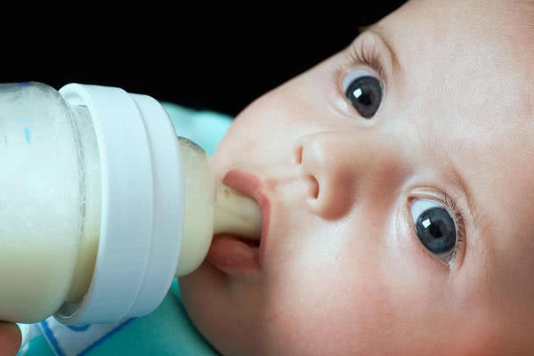 频繁换奶粉对宝宝的危害,频繁换奶粉对宝宝有哪些好处