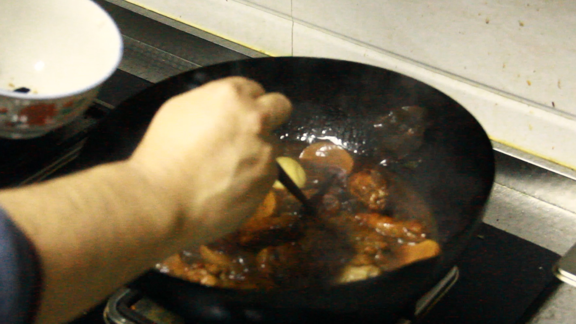 鸡翅根为什么做出来很腥,红烧鸡翅根做法味道超棒一看就会