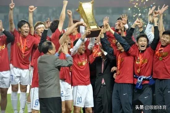 足球之夜天津泰达足协杯冠军,泰达颁奖典礼