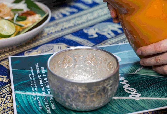 一桌只接待4人的餐厅,每天只接待三桌的火锅