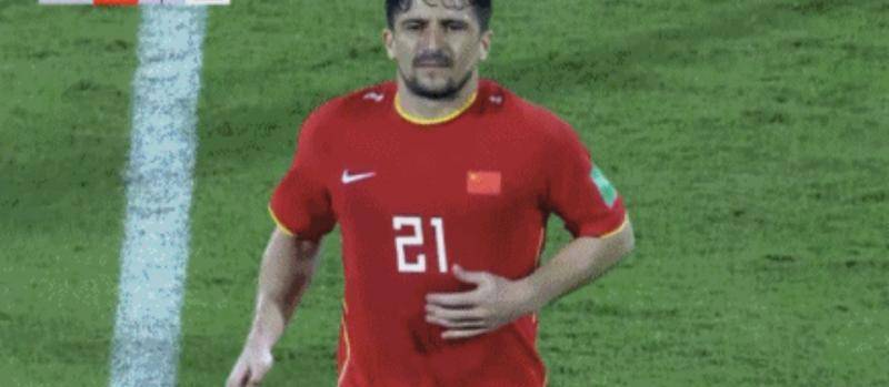 国足vs澳大利亚对攻李铁,李铁国足不敌日本赛后采访