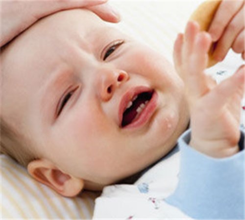 宝宝出牙征兆图片,宝宝出牙前不适后多久出牙