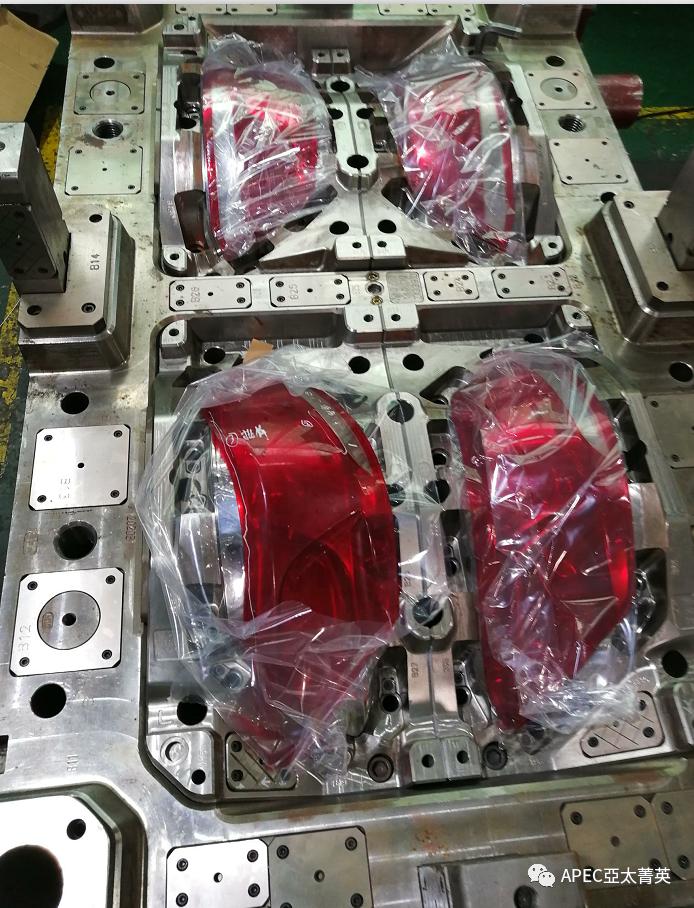 江苏智能化车灯注塑模具制造厂家,车灯双色注塑模具