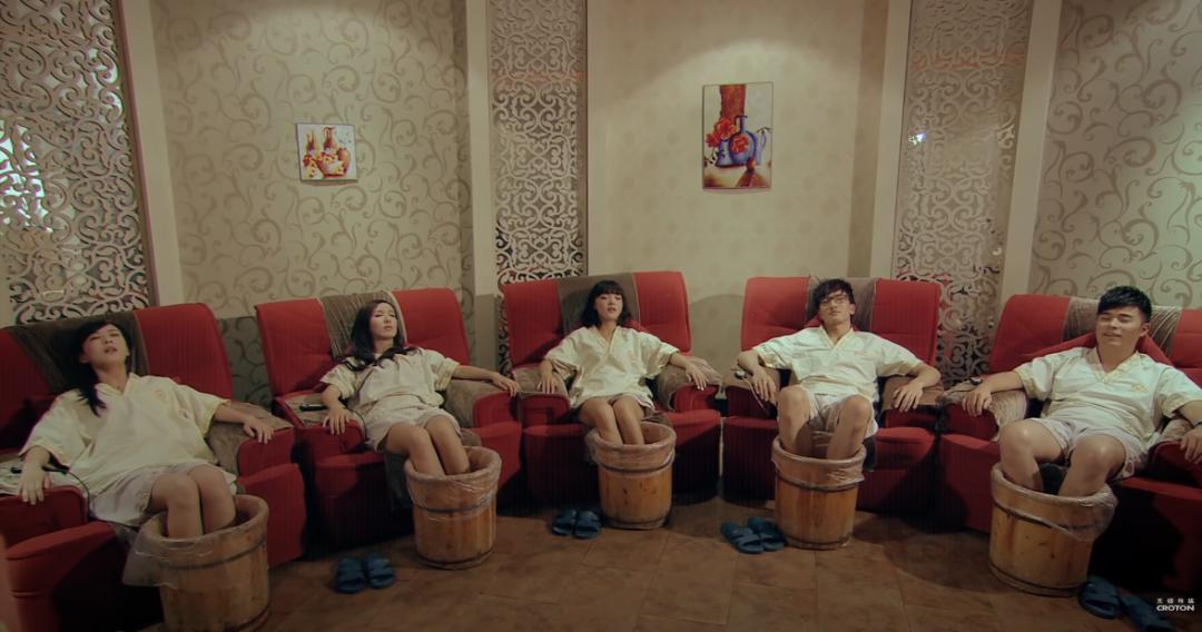 年轻人，你这不是泡脚，你这是卤猪蹄