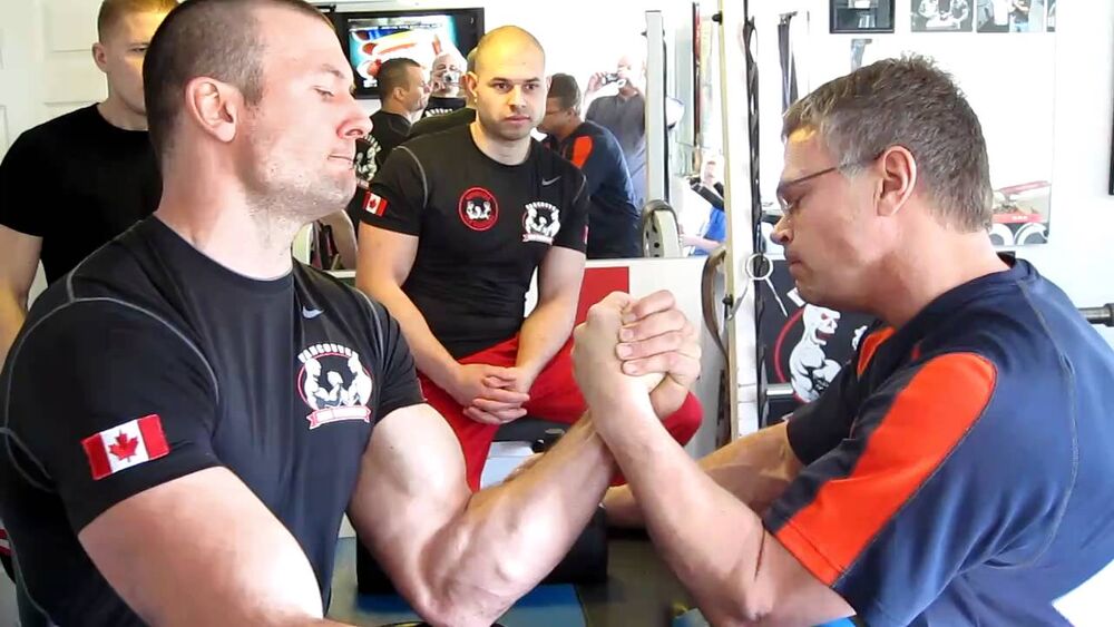 世界腕力大赛冠军老约翰,腕力之神约翰手腕多粗