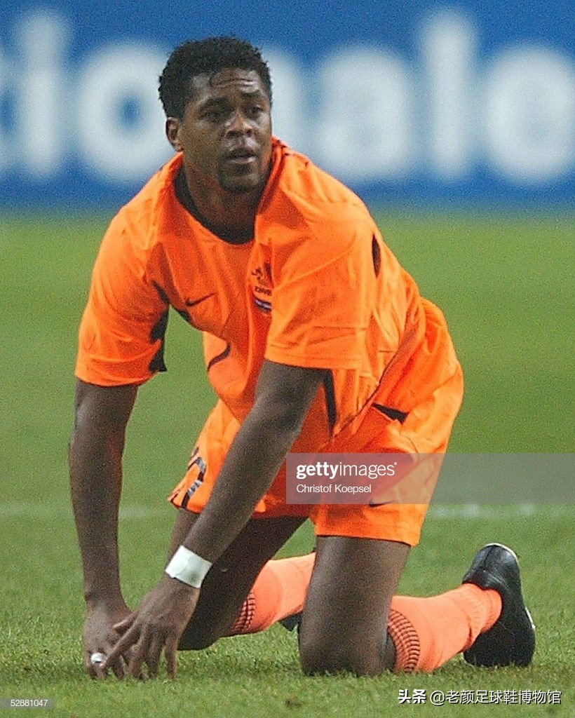 踢翻米兰王朝的贾府少年，身背“杀人犯、强奸犯”恶名的荷兰锋霸