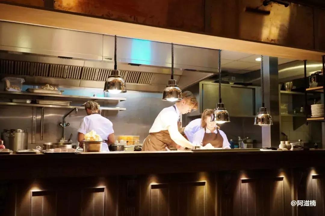 为了吃世界上最好吃的青花鱼，我飞去了挪威，光是捕捞船价值4亿