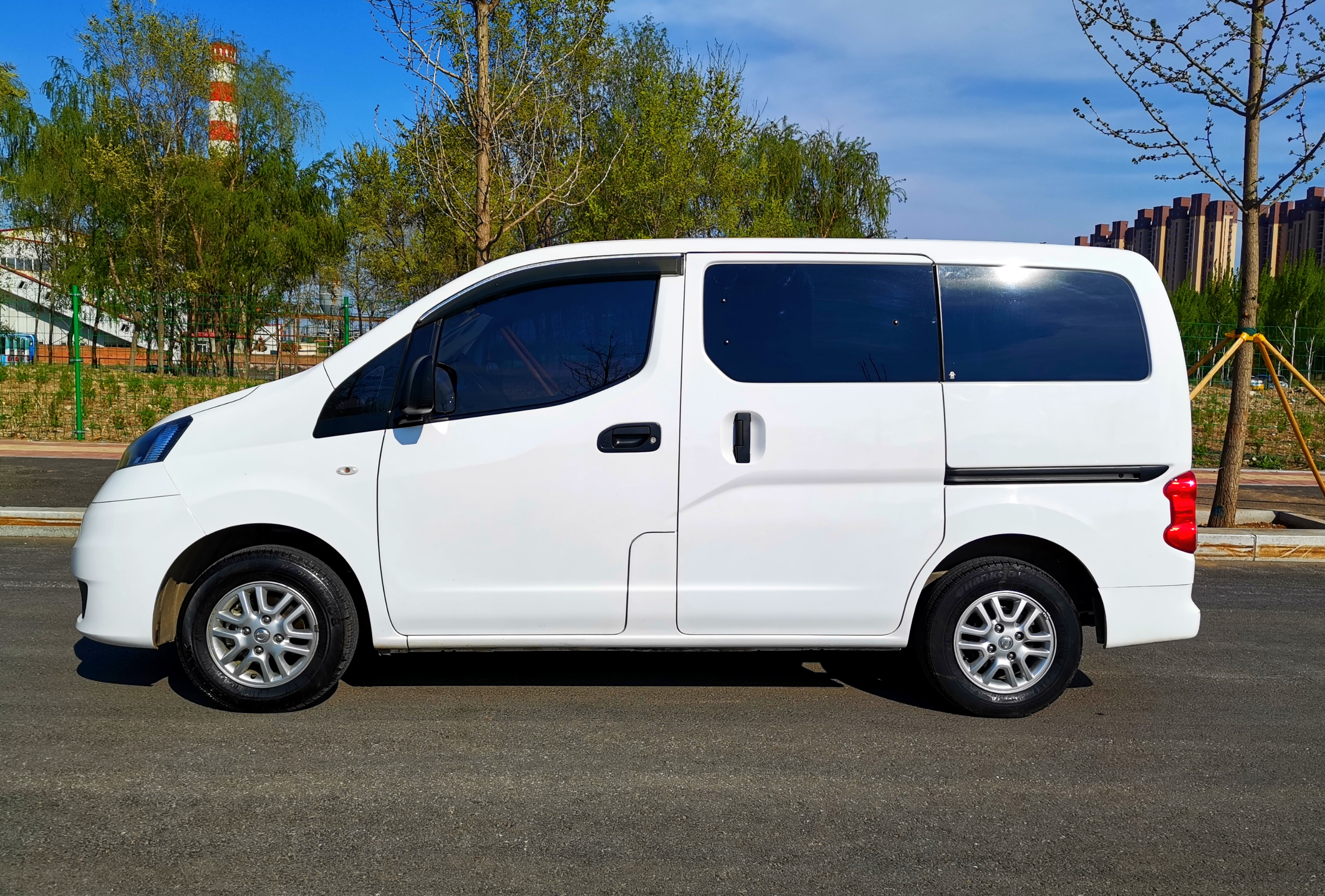 拉人载货两用车推荐,拉人拉货两用小车