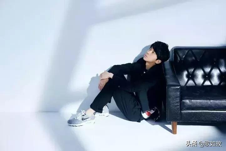 我删除了10年前MP3里的歌，却依旧忘不了你