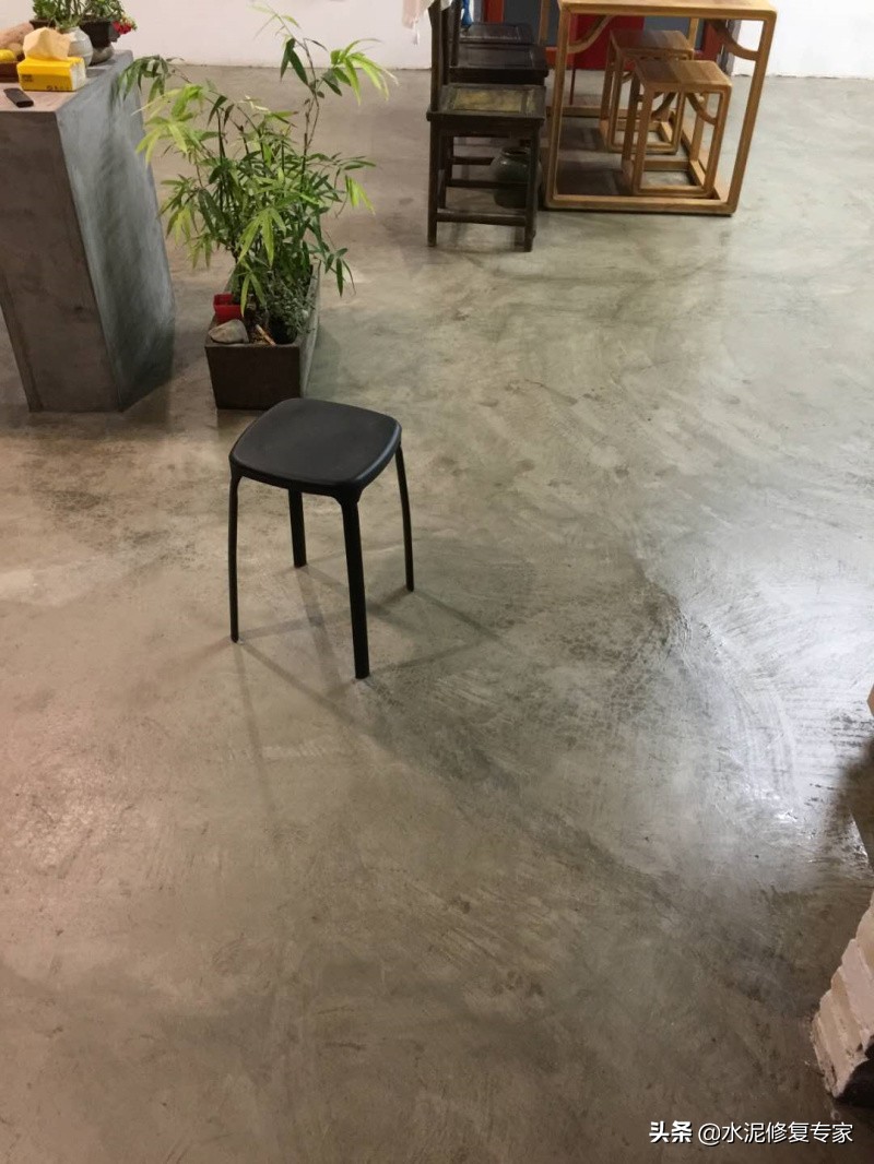 水泥地起砂是什么原因,家里水泥地起砂起灰怎么办