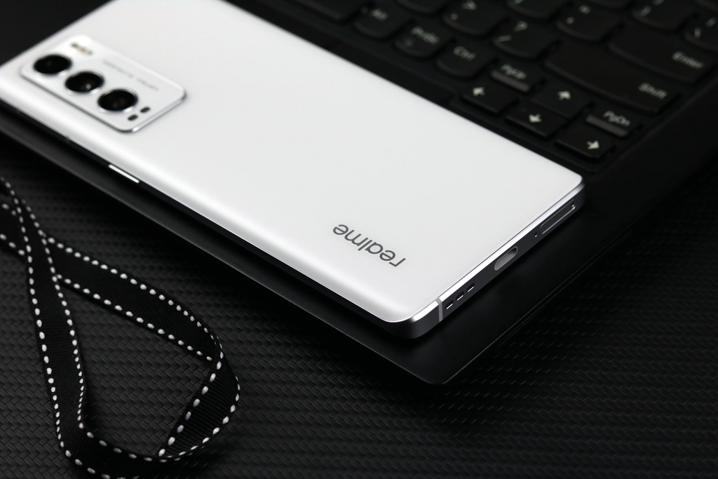 标准“水桶”级配置，realmeGT大师探索版评测，骁龙870+120Hz屏