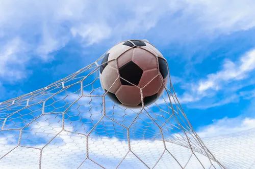 流量过亿的足球产业，热血的外壳，脆弱的心