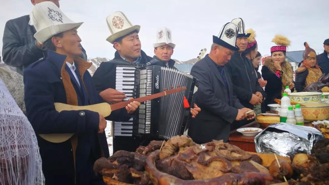 特克斯旅游景区有哪些,特克斯光影嘉年华