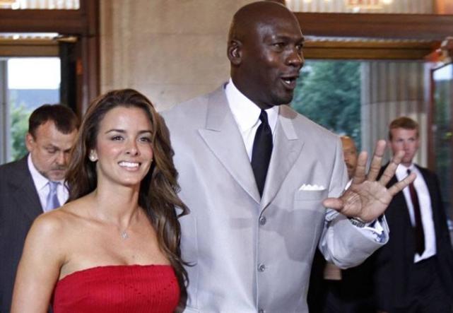 乔丹2006收购黄蜂,乔丹成为山猫队大老板会亏本吗