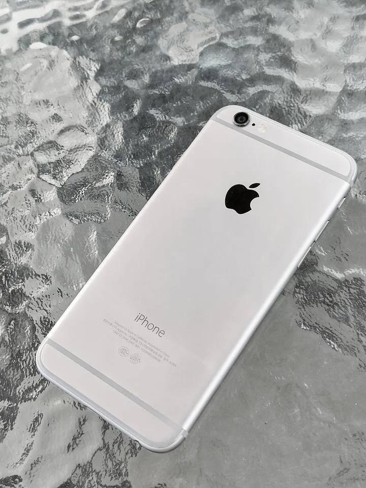 iphone6时隔八年开箱,第一批国行iphone6