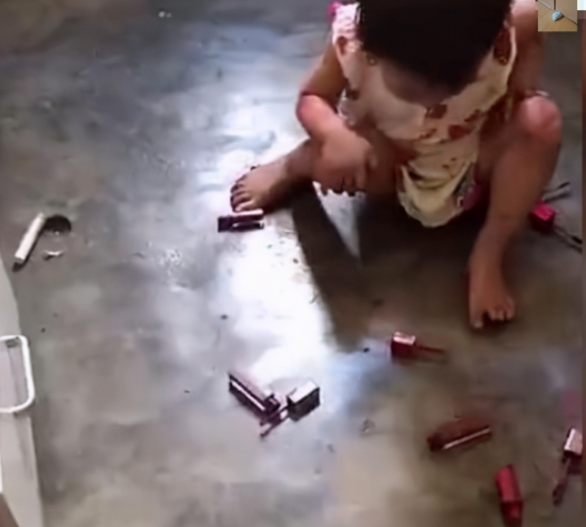 崩溃妈妈哭泣,崩溃妈妈大哭