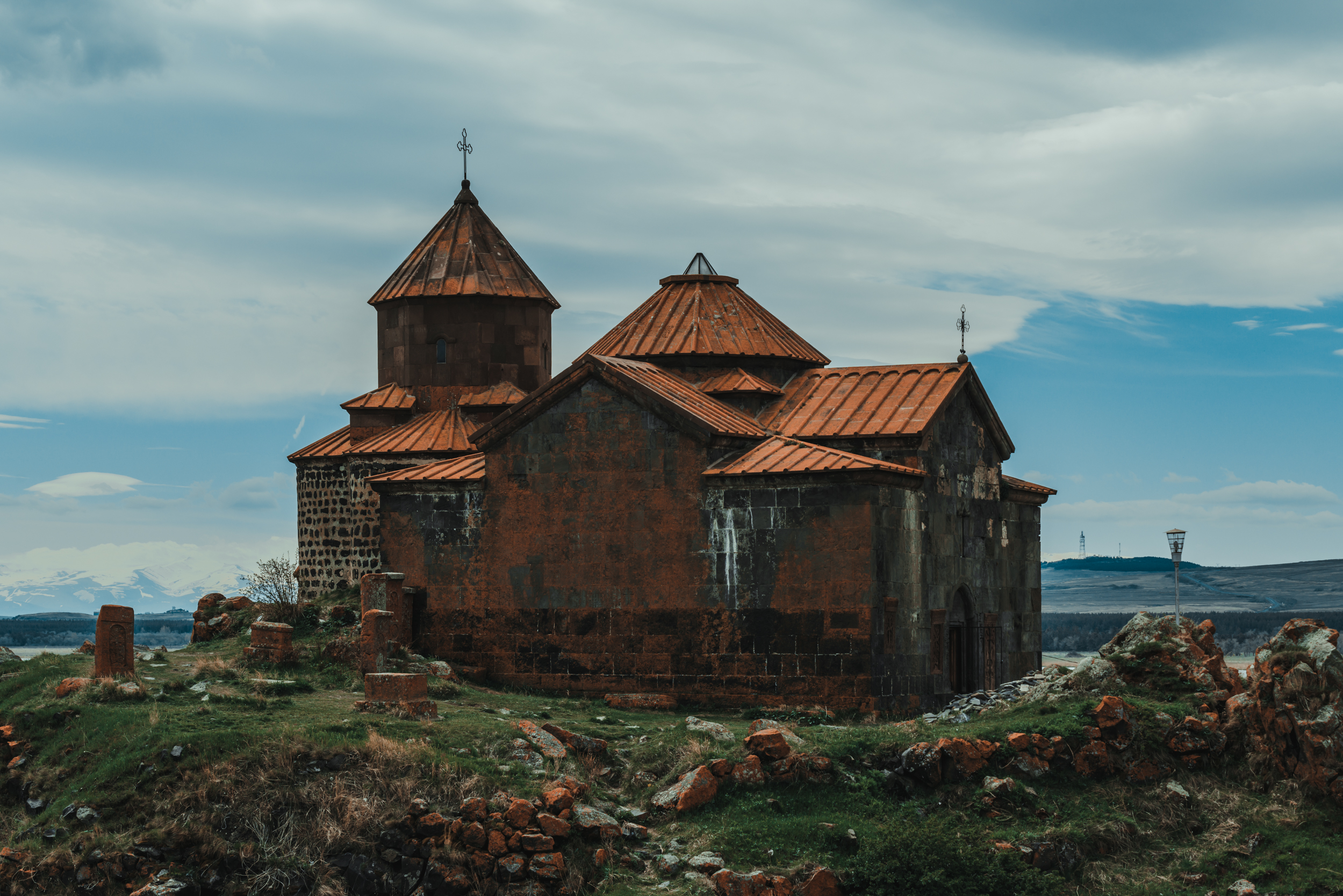 高加索的明镜，万里丝路穿过的闪亮珍珠，如今是拍照的圣地