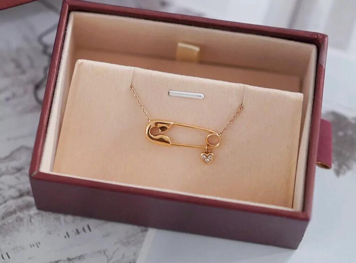 传统黄金手镯选周大福还是周生生,周生生黄金哪个款式最值得买