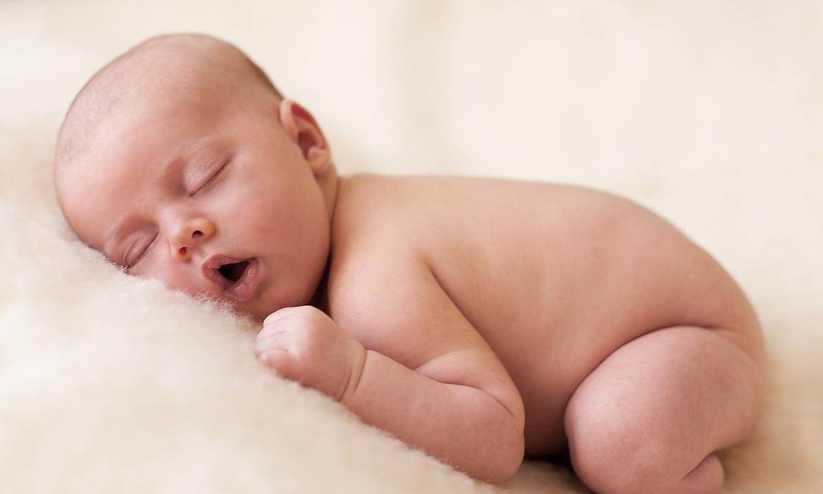 宝宝晚上必须含着母乳才能睡觉,宝宝睡觉必须含着奶嘴怎么拔出来