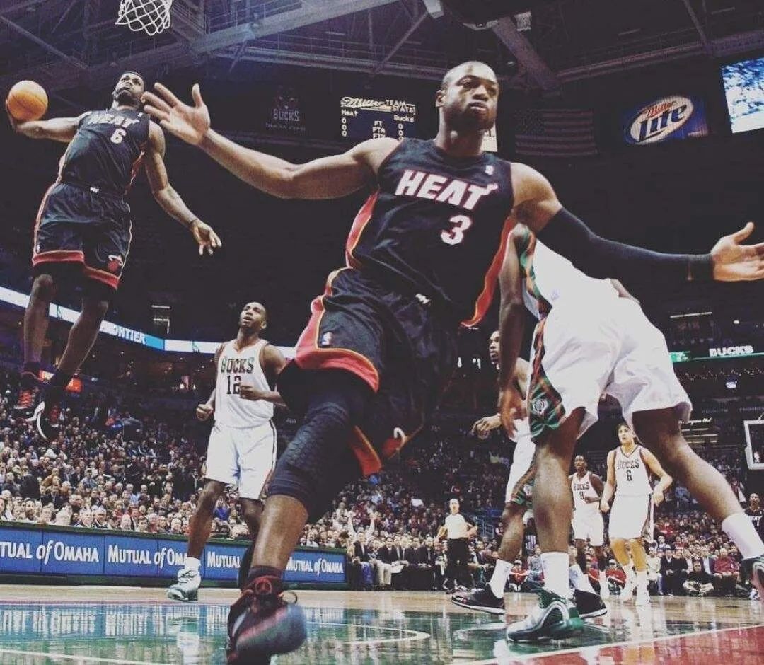 韦德退役球衣到场的巨星,韦德退役一周年闪电鲨组合