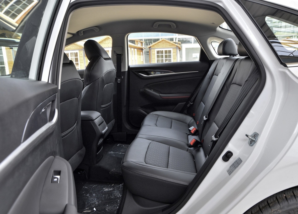 长安逸动家用代步值得购买吗,新款长安逸动手动豪华版