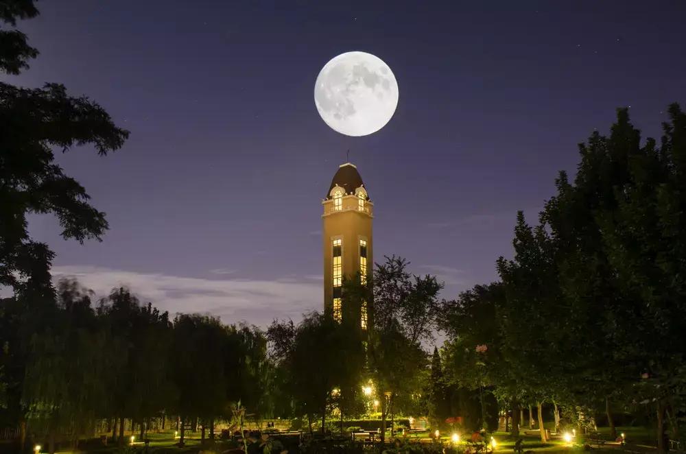 经典绝美的咏月古诗词,中秋咏月古诗词四句四言