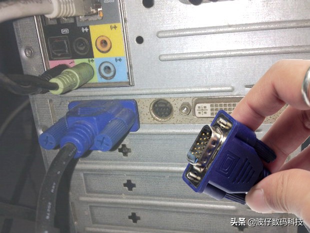 笔记本电脑摔了一下花屏怎么办呢,电脑开机出现条纹花屏是什么原因