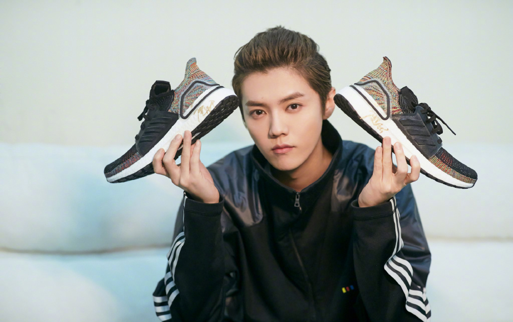 鹿晗穿黑色衣服跳舞的视频,鹿晗穿黑色短袖