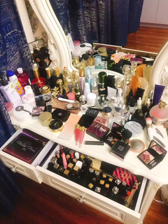 戚薇涂眼霜真的有效果吗,戚薇分享眼霜涂抹方法