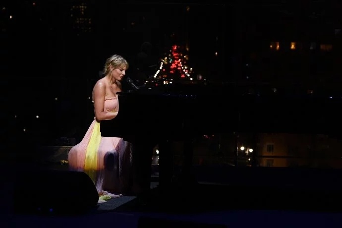 霉霉taylorswift新专辑销量,霉霉taylorswift2010年巡演