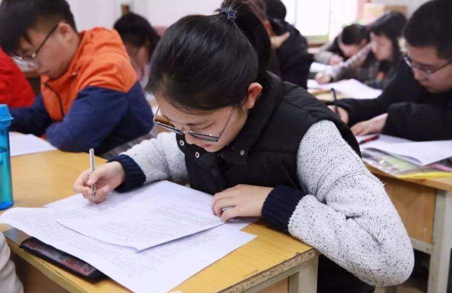 最心酸的大学,现在双一流大学生毕业包分配吗