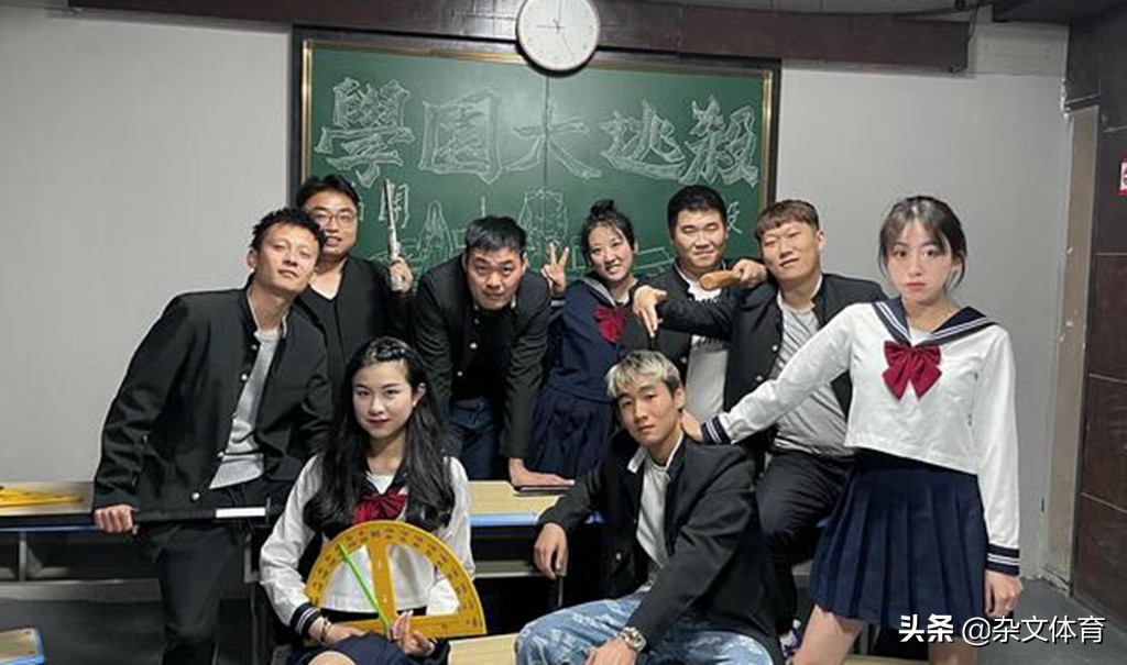 恒大天才扮演“不良少年”！携女友拍摄写真，被外媒疯狂夸赞