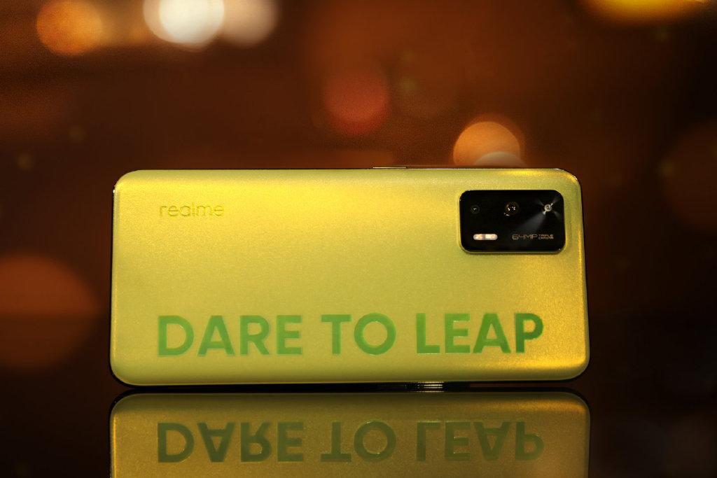 把萤火虫安排到手机上？realme新机的这波脑洞有点大