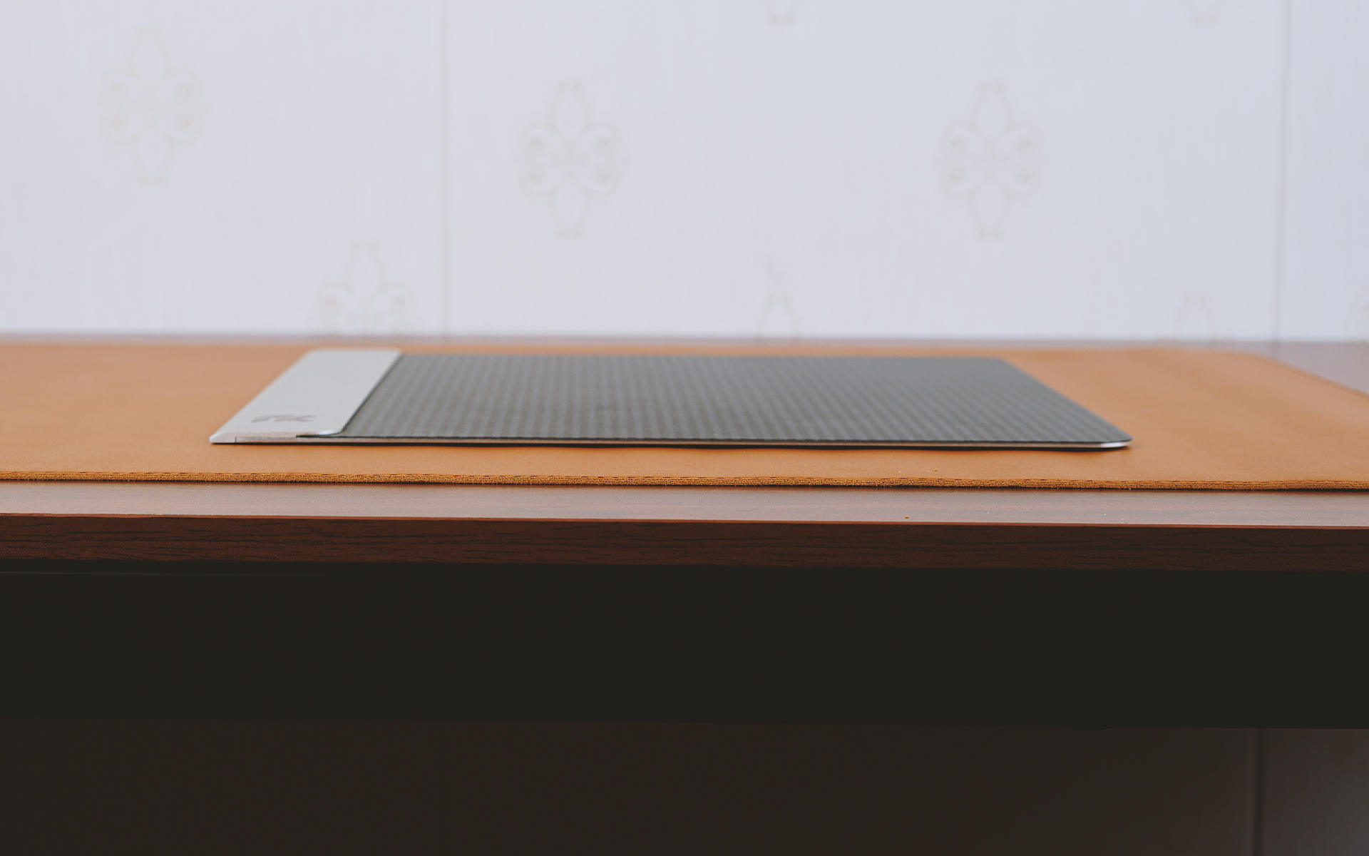 渐变白鼠标垫测评,细面亲肤鼠标垫推荐