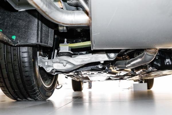 2019款沃尔沃旅行车v90第一视角,沃尔沃v90旅行车跨界版是什么意思