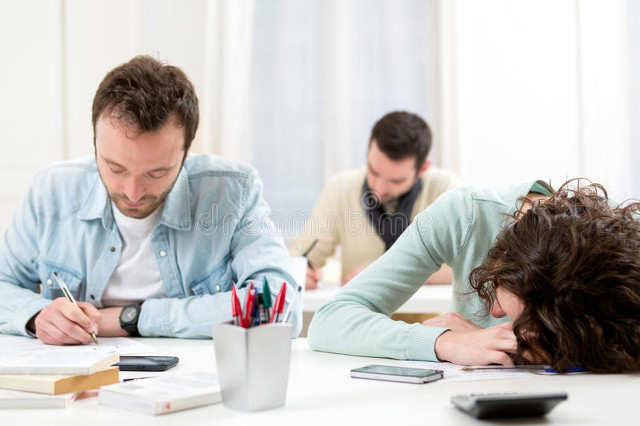 学生上课睡觉老师妙招,学生上课睡觉老师该不该管