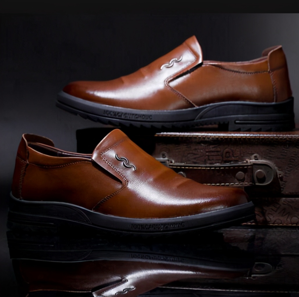 新买的皮鞋要缝线再穿吗,新皮鞋用打鞋油保养吗