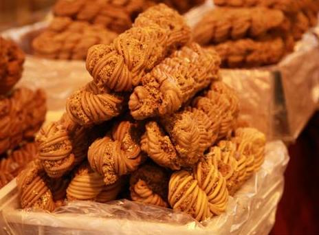 论如何优雅地吃完一根天津*麻大**花？这技能你值得拥有